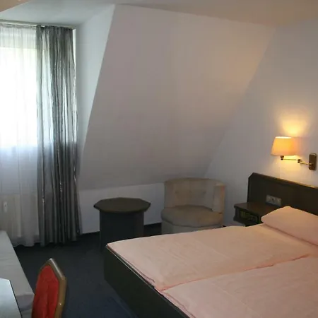 & Restaurant Mediterrane Kueche מלון 3*