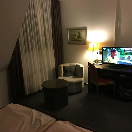 Отель & Restaurant Mediterrane Kueche Хорн-Бад-Майнберг