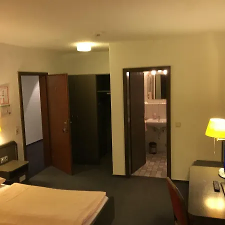 & Restaurant Mediterrane Kueche Хорн-Бад-Майнберг