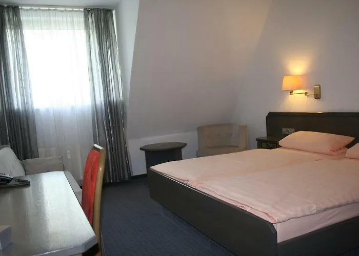 & Restaurant Mediterrane Kueche